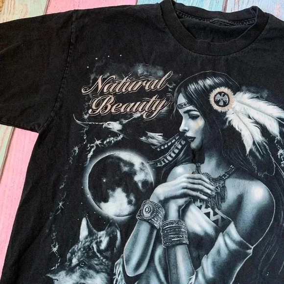 Beautiful vintage Y2K Native American woman unisex tee - Picture 3 of 7